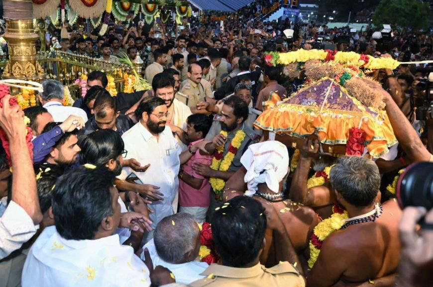 ആയിരങ്ങള്‍ക്ക് ദര്‍ശനപുണ്യമായി പൊന്നമ്പലമേട്ടില്‍ മകരവിളക്ക്