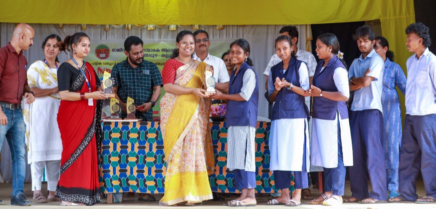 സർഗോത്സവം 2025: സംസ്ഥാനത്ത്മൂന്നാം സ്ഥാനം നേടിയ രാജീവ് ഗാന്ധി സ്മാരക ആശ്രമം സ്കൂളിലെ വിദ്യാർഥികളെ അനുമോദിച്ചു