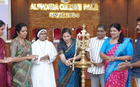 ​സിവിൽ സർവീസ് സ്വപ്നങ്ങൾക്ക് ചിറകു നൽകി 'മീറ്റ് ദ ഡിപ്ലോമാറ്റ്' പരിപാടി;  വിദ്യാർത്ഥികളുമായി സംവദിച്ച് റോഷ്ണി തോംസൺ