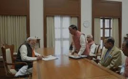 വാഹന  അപകടത്തിൽപ്പെടുന്നവർക്ക് ഒന്നര ലക്ഷം രൂപ വരെ സൗജന്യ ചികിത്സ ഉറപ്പാക്കുന്ന ‘പി എം റാഹത്ത് പദ്ധതിയിൽ മോദി ഒപ്പിട്ടു