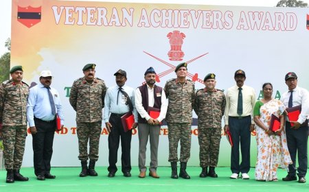 കരസേനാ ദക്ഷിണ കമാൻഡ് മേധാവി ലെഫ്.ജനറൽ ധീരജ് സേത് പാങ്ങോട് സൈനിക കേന്ദ്രം സന്ദർശിച്ചു