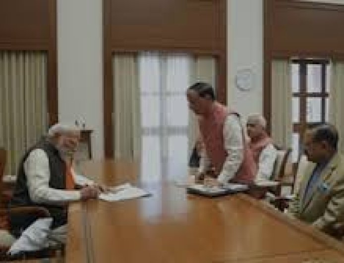 വാഹന  അപകടത്തിൽപ്പെടുന്നവർക്ക് ഒന്നര ലക്ഷം രൂപ വരെ സൗജന്യ ചികിത്സ ഉറപ്പാക്കുന്ന ‘പി എം റാഹത്ത് പദ്ധതിയിൽ മോദി ഒപ്പിട്ടു