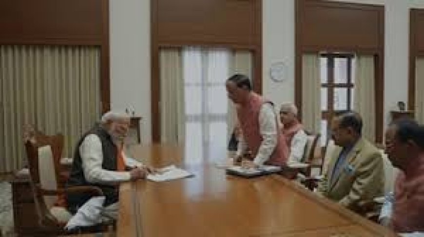 വാഹന  അപകടത്തിൽപ്പെടുന്നവർക്ക് ഒന്നര ലക്ഷം രൂപ വരെ സൗജന്യ ചികിത്സ ഉറപ്പാക്കുന്ന ‘പി എം റാഹത്ത് പദ്ധതിയിൽ മോദി ഒപ്പിട്ടു