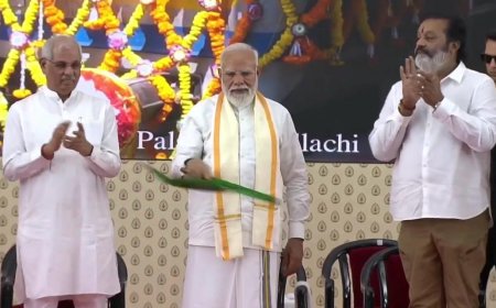 എറണാകുളത്ത് ഏകദേശം 11,000 കോടി രൂപയുടെ വിവിധ വികസന പദ്ധതികൾ പ്രധാനമന്ത്രി ശ്രീ നരേന്ദ്ര മോദി ഉദ്ഘാടനം ചെയ്യുകയും രാഷ്ട്രത്തിന് സമർപ്പിക്കുകയും ചെയ്തു