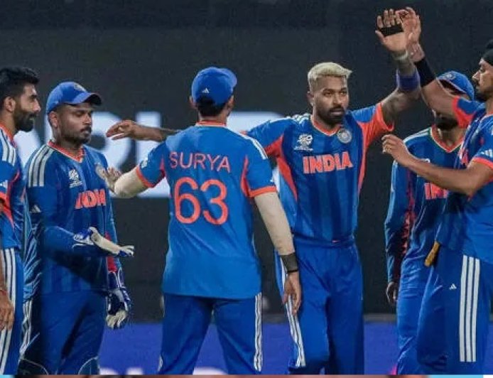 ഇം​ഗ്ലണ്ടിനെ തകർത്ത് ‌ഏഴ് റണ്ണിന് ; ഇന്ത്യ ഫെെനലിൽ