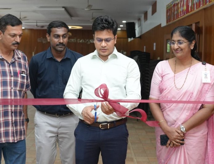 കോട്ടയം ജില്ലയില്‍ ഇന്നലെ നാമനിര്‍ദേശ പത്രിക നല്‍കിയത് ഏഴുപേര്‍,ഇന്റഗ്രേറ്റഡ് കമാന്‍ഡ്  ആന്റ് എംസിസി കണ്‍ട്രോള്‍ റൂം_ ജില്ലയിലെ തെരഞ്ഞെടുപ്പ് പ്രവര്‍ത്തനങ്ങള്‍ ഇവിടെ നിരീക്ഷണത്തിലാണ്,