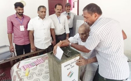പാലായുടെ മുതിർന്ന പൗരൻ 104 കാരൻ ഔസേപ്പച്ചൻ മൂലയിൽതോട്ടത്തിൽ വീട്ടിൽ വോട്ട് രേഖപ്പെടുത്തി