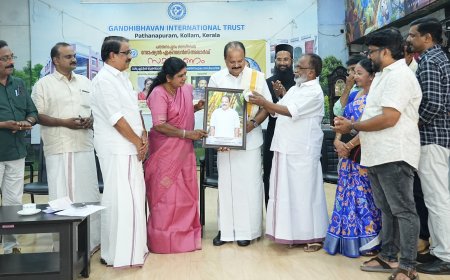 ഗാന്ധിഭവന്‍ സോഷ്യല്‍ എക്സലന്‍സ് അവാര്‍ഡ് ഓക്സിജന്‍ ഗ്രൂപ്പ് സി.ഇ.ഒ. ഷിജോ കെ. തോമസിന് സമ്മാനിച്ചു