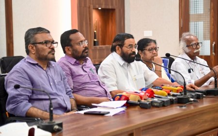 മുണ്ടത്തിക്കോട് വെടിക്കെട്ടുപുര സ്ഫോടനത്തെ സവിശേഷ ദുരന്തമായി പ്രഖ്യാപിച്ചു. മരിച്ചവരുടെ കുടുംബങ്ങൾക്ക് 14 ലക്ഷം രൂപ സംസ്ഥാന സർക്കാർ ധനസഹായം അനുവദിക്കും.