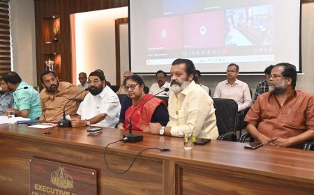 തൃശൂർ പൂരം ഇത്തവണ ആഘോഷങ്ങൾ ഒഴിവാക്കി ആചാരം മാത്രമായി നടത്താൻ തീരുമാനിച്ചു