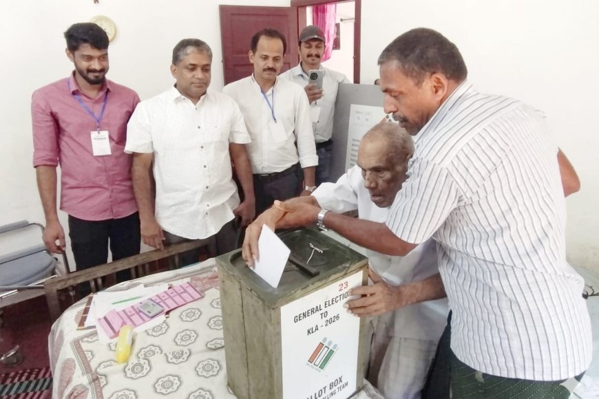 പാലായുടെ മുതിർന്ന പൗരൻ 104 കാരൻ ഔസേപ്പച്ചൻ മൂലയിൽതോട്ടത്തിൽ വീട്ടിൽ വോട്ട് രേഖപ്പെടുത്തി