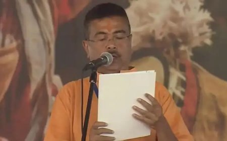 പശ്ചിമ ബംഗാളിൽ ബിജെപിയുടെ ആദ്യ മുഖ്യമന്ത്രിയായി സുവേന്ദു അധികാരി സത്യപ്രതിജ്ഞ ചെയ്ത് അധികാരമേറ്റു