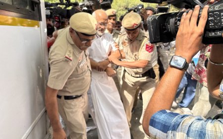 പ്ര​തി​ക​ളെ സ്റ്റേ​ഷ​നി​ൽ ഹാ​ജ​രാ​ക്കാം, പാ​ർ​ട്ടി ഓ​ഫീ​സി​ൽ ക​യ​റേ​ണ്ട; പോ​ലീ​സു​മാ​യി സി​പി​എം നേ​താ​ക്ക​ളു​ടെ ച​ർ​ച്ച