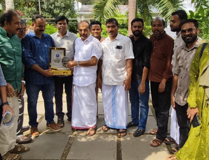 അക്ഷയയുടെ പ്രശ്നങ്ങൾ പരിഹരിക്കാൻ ഉടൻ തന്നെ യോഗം ചേരും :ഐ ടി മിനിസ്റ്റർ പി കെ കുഞ്ഞാലിക്കുട്ടി