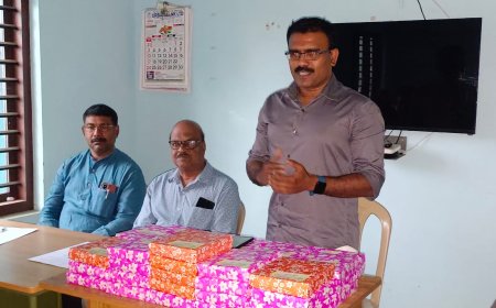 പഠനോപകരണങ്ങൾ വിതരണം ചെയതു
