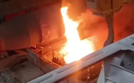 വിശാഖപട്ടണം സ്റ്റീൽ പ്ലാൻ്റിൽ വൻ ദുരന്തം: ഉരുകിയ ഇരുമ്പ് ശരീരത്തിലേക്ക് മറിഞ്ഞ് എട്ട് തൊഴിലാളികൾ മരിച്ചു