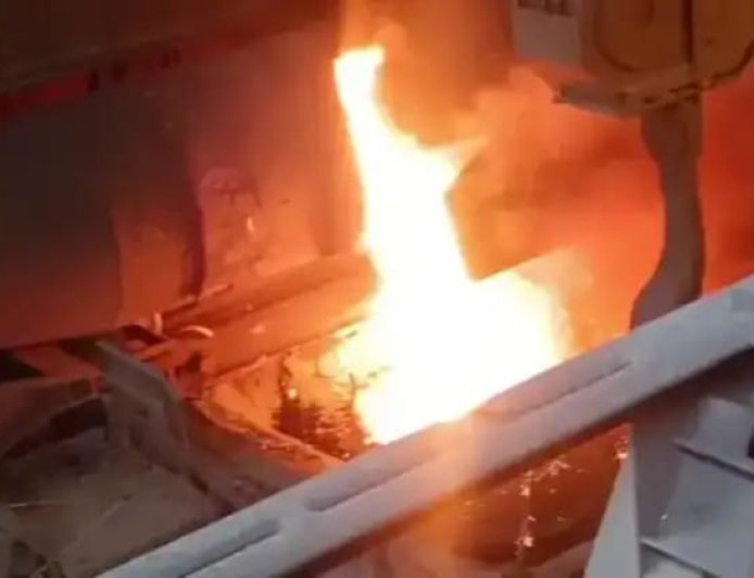 വിശാഖപട്ടണം സ്റ്റീൽ പ്ലാൻ്റിൽ വൻ ദുരന്തം: ഉരുകിയ ഇരുമ്പ് ശരീരത്തിലേക്ക് മറിഞ്ഞ് എട്ട് തൊഴിലാളികൾ മരിച്ചു