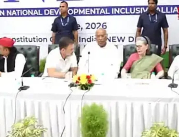കേന്ദ്ര വിദ്യാഭ്യാസ മന്ത്രി ധർമേന്ദ്ര പ്രധാൻ രാജി വയ്ക്കണം: കേന്ദ്രസർക്കാരിനെതിരെ പ്രതിഷേധം കടുപ്പിച്ച് ഇന്ത്യാസഖ്യം