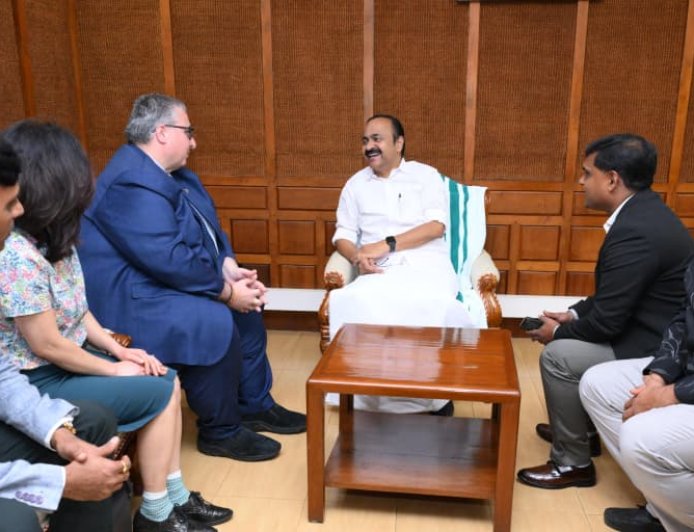 കേരള നിയമസഭ സന്ദർശിച്ച് ഓസ്‌ട്രേലിയയിലെ വിക്ടോറിയ പാർലമെന്റ് ചീഫ് വിപ്പ്
