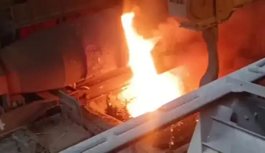 വിശാഖപട്ടണം സ്റ്റീൽ പ്ലാൻ്റിൽ വൻ ദുരന്തം: ഉരുകിയ ഇരുമ്പ് ശരീരത്തിലേക്ക് മറിഞ്ഞ് എട്ട് തൊഴിലാളികൾ മരിച്ചു