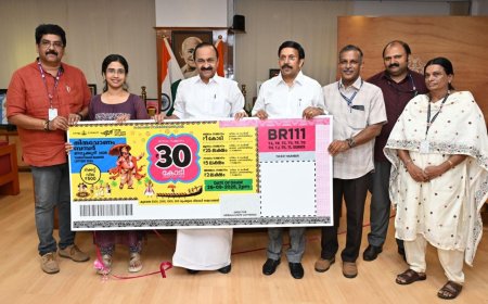 തിരുവോണം ബംബർ ഭാഗ്യക്കുറി ടിക്കറ്റ് വില്പന തിങ്കളാഴ്ച മുതൽ; ടിക്കറ്റ് പ്രകാശനം മുഖ്യമന്ത്രി നിർവ്വഹിച്ചു.
