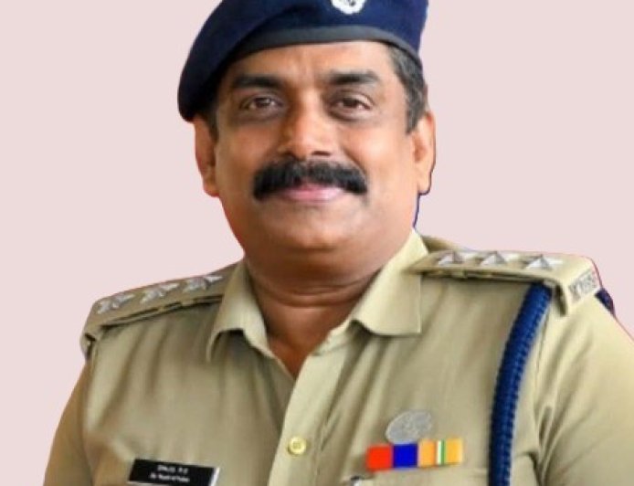 ഗായകനും കലാകാരനും അത്‌ലറ്റും  മികച്ച  അന്വേഷണ ഉദ്യോഗസ്ഥനുമായ ഷിജു പി എസ് പീരുമേട് ഡി വൈ എസ് പി