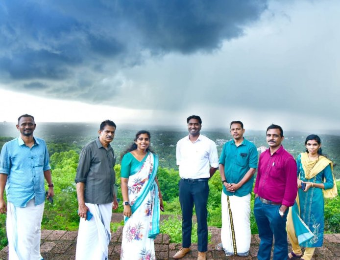 കാഞ്ഞങ്ങാട് മഞ്ഞംപൊതിക്കുന്ന് ടൂറിസം പദ്ധതി നവംബറിൽ വിനോദ സഞ്ചാരികൾക്ക് തുറന്നു കൊടുക്കും