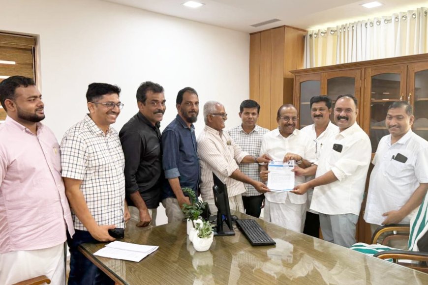 സ്റ്റേറ്റ് ഐടി എംപ്ലോയീസ് യൂണിയൻ ഐടി മിനിസ്റ്റർ  പി കെ കുഞ്ഞാലിക്കുട്ടിക്കും ഐടി സെക്രട്ടറിക്കും അക്ഷയയുടെ വിവിധ ആവശ്യങ്ങൾ ഉന്നയിച്ച് നിവേദനം സമർപ്പിച്ചു...