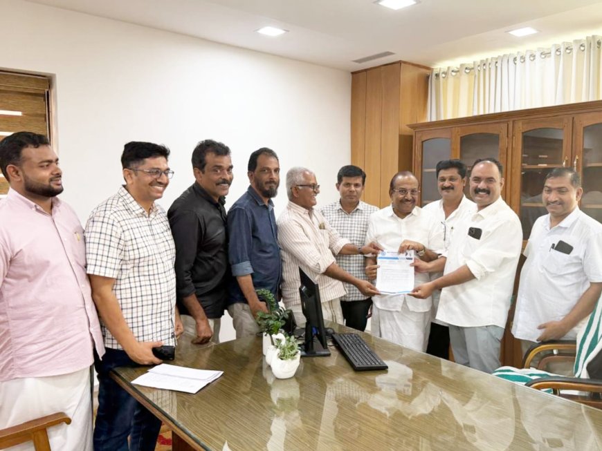 സ്റ്റേറ്റ് ഐടി എംപ്ലോയീസ് യൂണിയൻ ഐടി മിനിസ്റ്റർ  പി കെ കുഞ്ഞാലിക്കുട്ടിക്കും ഐടി സെക്രട്ടറിക്കും അക്ഷയയുടെ വിവിധ ആവശ്യങ്ങൾ ഉന്നയിച്ച് നിവേദനം സമർപ്പിച്ചു...