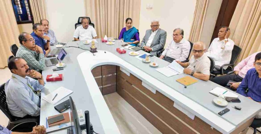കേരളത്തെ ആഗോള സെമികണ്ടക്ടർ ഹബ്ബാക്കി മാറ്റാൻ ലക്ഷ്യമിട്ട് സംസ്ഥാന സർക്കാർ; നിക്ഷേപ സാധ്യതകൾ ചർച്ച ചെയ്യാൻ ഉന്നതതല യോഗം ചേർന്നു.