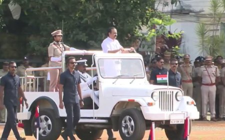 ദേശസ്നേഹത്തിന്റെ നിറവിൽ 80-ാം സ്വാതന്ത്ര്യദിനാഘോഷം: മുഖ്യമന്ത്രി വി ഡി സതീശൻ ദേശീയ പതാക ഉയർത്തി