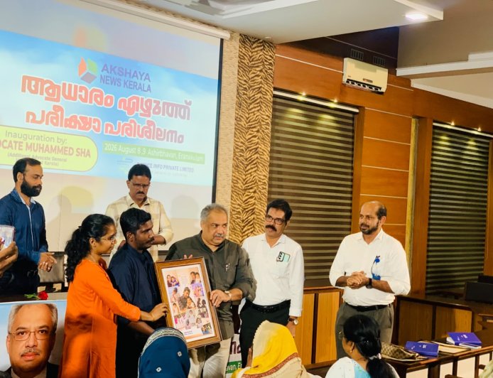 ആലിൻ ഷെറിൻ എബ്രഹാമിന്റെ പിതാവ് അരുൺ എബ്രഹാമിനെ അക്ഷയ ന്യൂസ് കേരള  ആദരിച്ചു