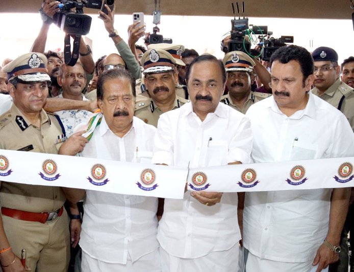 പോലീസ് സ്റ്റേഷൻ സംരക്ഷണത്തിന്റെയും സൗഹൃദത്തിന്റെയും ഇടമാകണം: മുഖ്യമന്ത്രി വി.ഡി. സതീശൻ