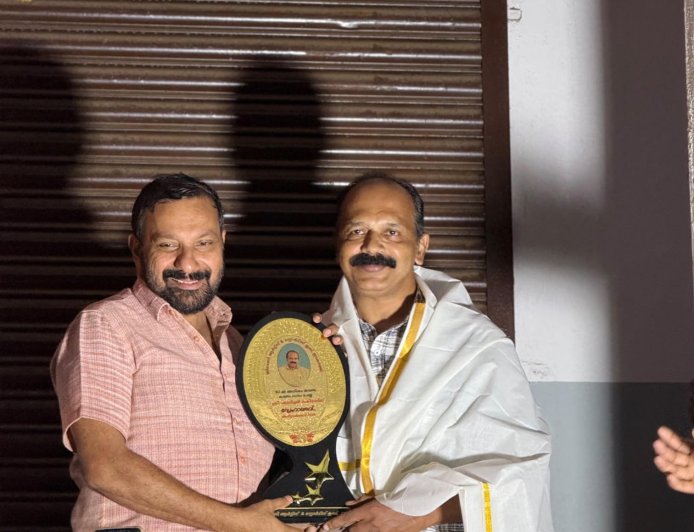 ഷാനിച്ചൻ കരിനാട്ടിന് ജന്മനാടിന്റെ ആദരം