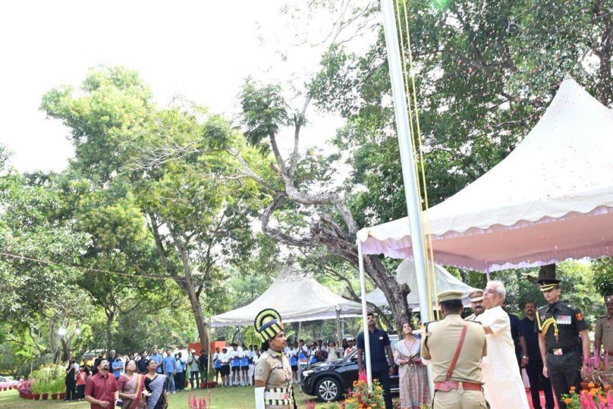 ലോക് ഭവനിൽ ഗവർണ്ണർ  രാജേന്ദ്ര വിശ്വനാഥ് ആർലേക്കർ ദേശീയ പതാക ഉയർത്തി അഭിവാദ്യം അർപ്പിച്ചു