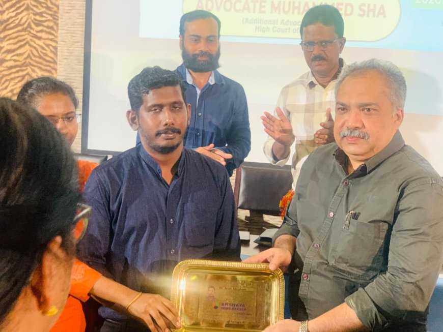 ആലിൻ ഷെറിൻ എബ്രഹാമിന്റെ പിതാവ് അരുൺ എബ്രഹാമിനെ അക്ഷയ ന്യൂസ് കേരള  ആദരിച്ചു