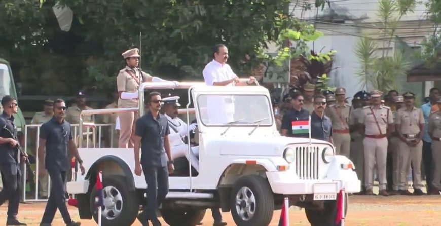 ദേശസ്നേഹത്തിന്റെ നിറവിൽ 80-ാം സ്വാതന്ത്ര്യദിനാഘോഷം: മുഖ്യമന്ത്രി വി ഡി സതീശൻ ദേശീയ പതാക ഉയർത്തി