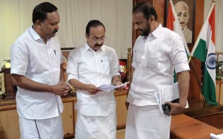 ഗ്രീൻ ഫീൽഡ് ഹൈവേ യാഥാർത്ഥ്യമാക്കാൻ  കാഞ്ഞിരപ്പള്ളി പൂഞ്ഞാർ എം എൽ എ മാരായ റോണി കെ ബേബിയും  എം ജെ സെബാസ്‌റ്റ്യനും മുഖ്യമന്ത്രി വി ഡി സതീശന്   നിവേദനം നൽകി