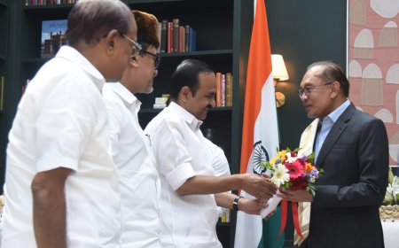 മലേഷ്യയുമായുള്ള സഹകരണം ശക്തമാക്കും; മുഖ്യമന്ത്രി വി.ഡി. സതീശൻ മലേഷ്യൻ പ്രധാനമന്ത്രിയുമായി കൂടിക്കാഴ്ച നടത്തി