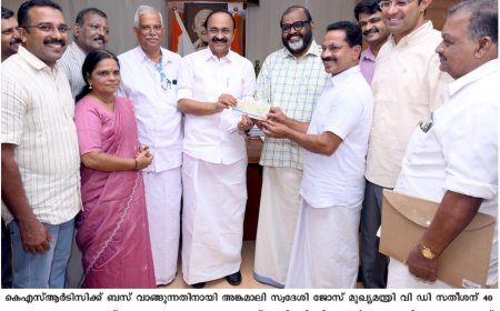 ബസ് വാങ്ങാൻ കെഎസ്ആർടിസിക്ക് പണം നൽകി വ്യവസായി; 40 ലക്ഷം രൂപ മുഖ്യമന്ത്രി ഏറ്റുവാങ്ങി