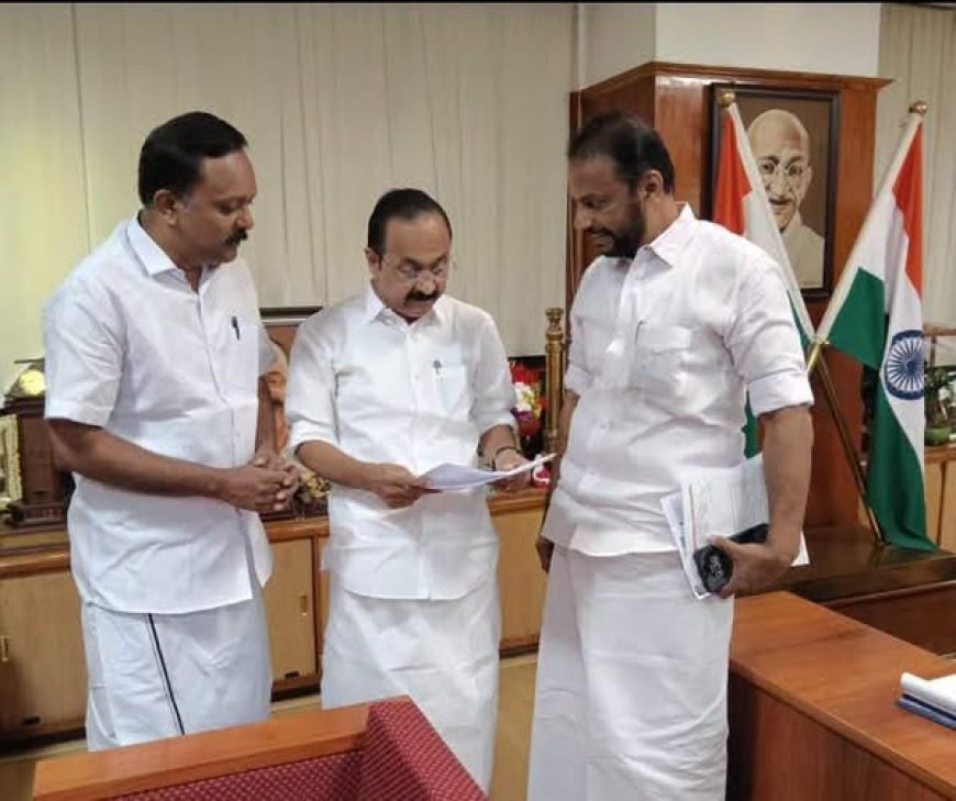 ഗ്രീൻ ഫീൽഡ് ഹൈവേ യാഥാർത്ഥ്യമാക്കാൻ  കാഞ്ഞിരപ്പള്ളി പൂഞ്ഞാർ എം എൽ എ മാരായ റോണി കെ ബേബിയും  എം ജെ സെബാസ്‌റ്റ്യനും മുഖ്യമന്ത്രി വി ഡി സതീശന്   നിവേദനം നൽകി