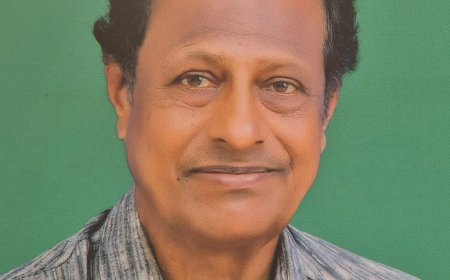 ഡോ. വി. ഗംഗാധരൻ മാസ്റ്ററെ ആദരിക്കുന്നു