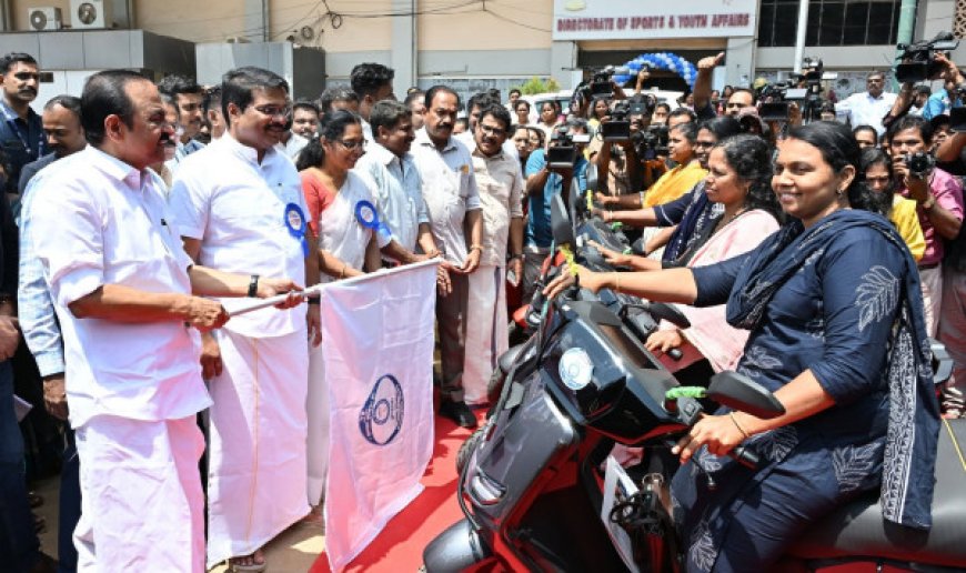 ‘ഷീ സ്‌കൂട്ടർ’ പദ്ധതി; മത്സ്യത്തൊഴിലാളി വനിതകള്‍ക്ക് ഇലക്ട്രിക് സ്‌കൂട്ടര്‍