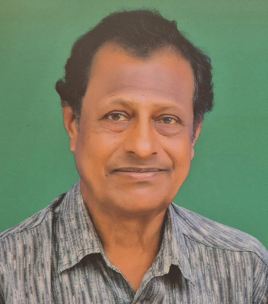 ഡോ. വി. ഗംഗാധരൻ മാസ്റ്ററെ ആദരിക്കുന്നു